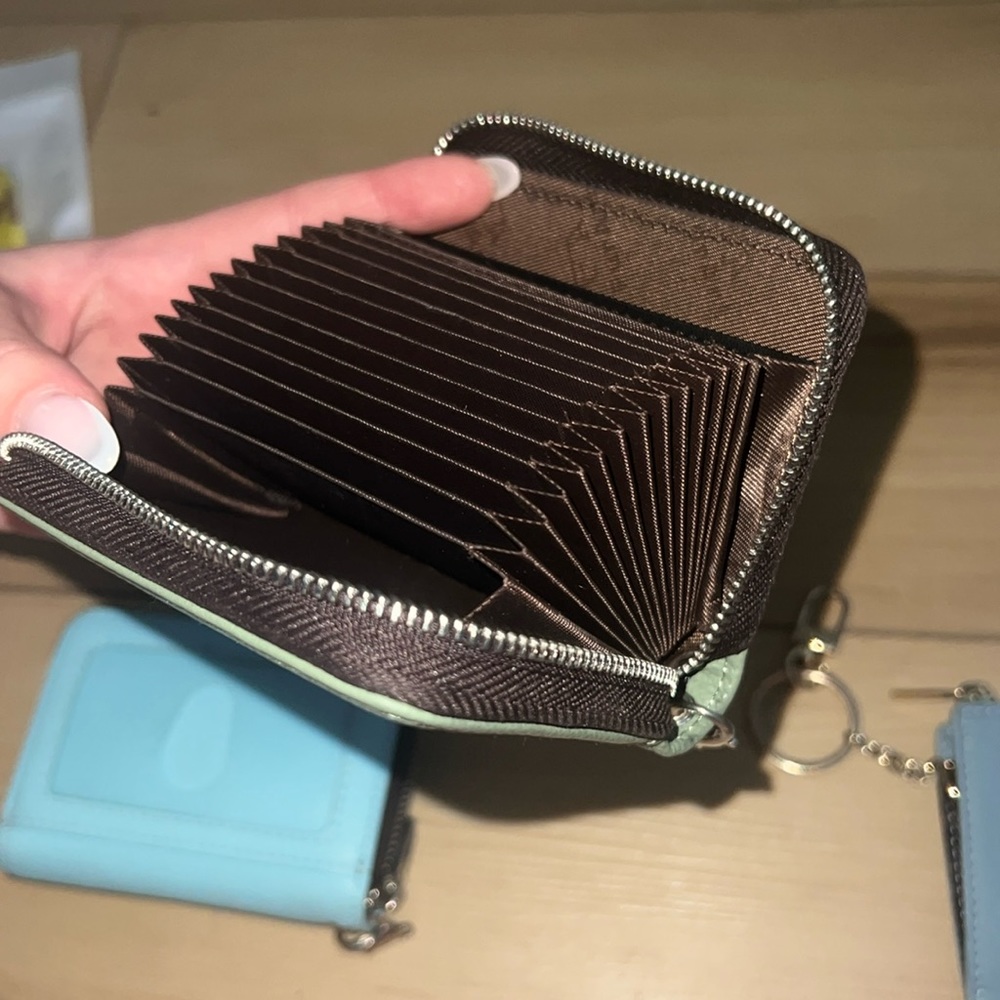 Keychain Wallet - Picture 3 of 3